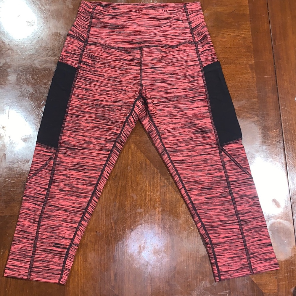 Cute leggings with pockets.